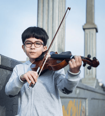 a boy playing the violin